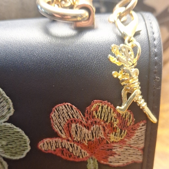 Gold Dinosaur Charm - Picture 4 of 5